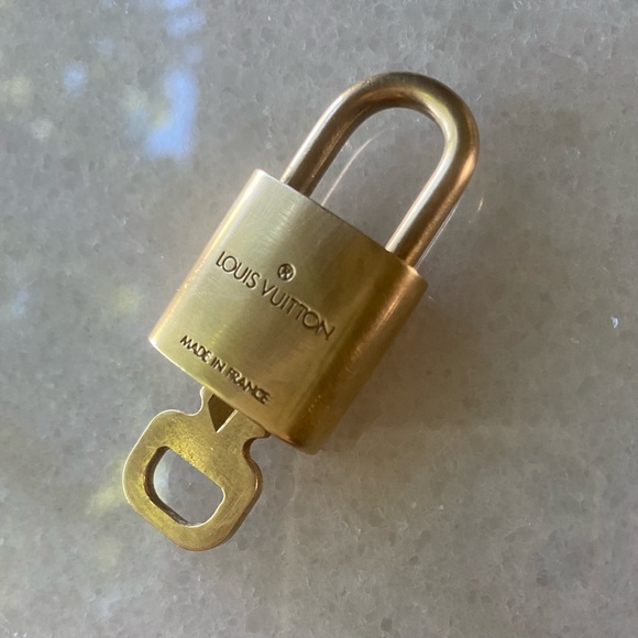 Louis Vuitton Lock with One Key #315 - Picture 2 of 11